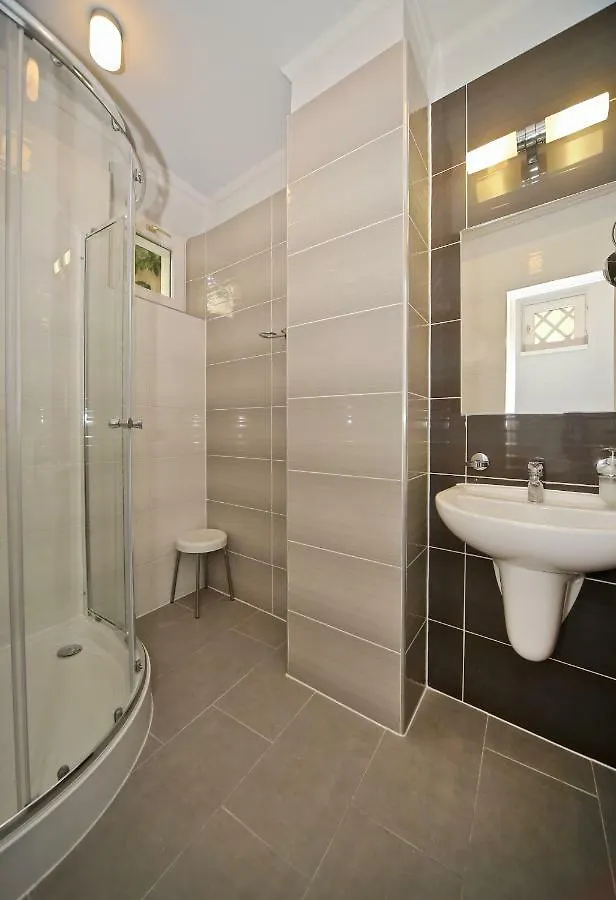 Varkapu Apartman إغير